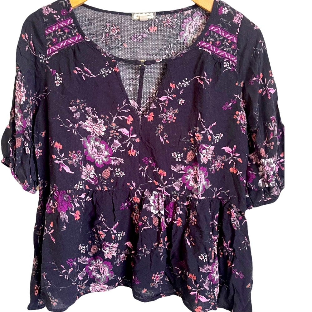 eyeshadow Keyhole V-neck Floral purple/pink Ruffled Waist 3/4 Sleeves Top size M